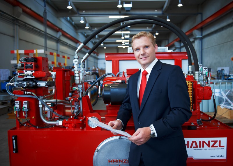 Motion Control for intelligent hydraulics - KOLLMORGEN develops a standardized Servo Solution for fluids applications