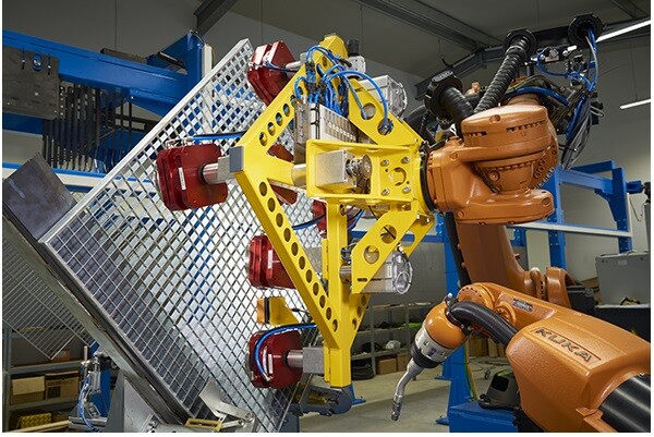 Magnetic gripper for robot-end-of-arm tooling