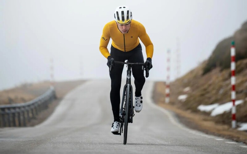 New Siroko M7 Thermal Jersey: A must-have for the transitional seasons