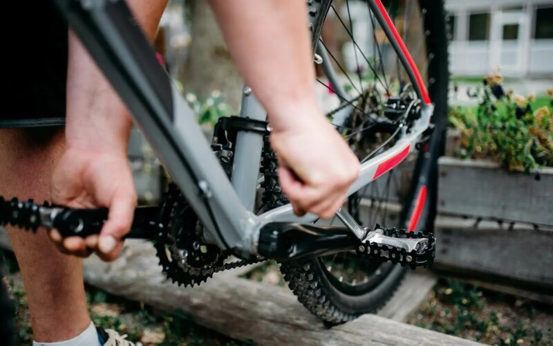 Article by Siroko: How to Change Your Bike Pedals: A Guide for Beginners
